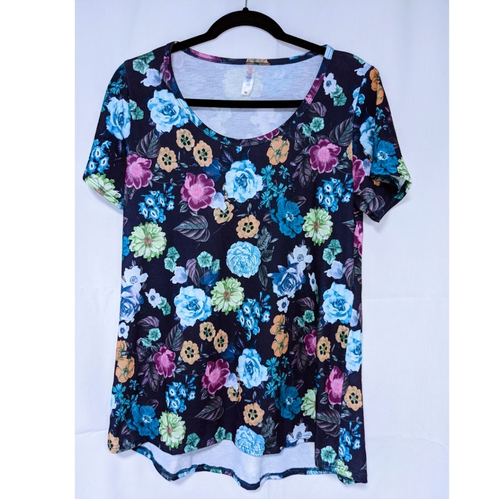 NWOT LuLaRoe Classic Tee
